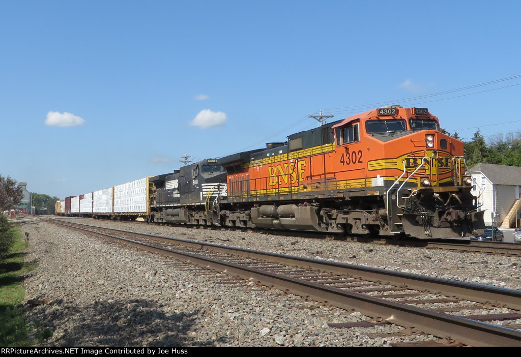 BNSF 4302 East